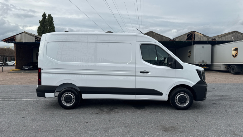 Renault Master Mwb Diesel Fwd MM35 Blue dCi 130 Advance Medium Roof Van